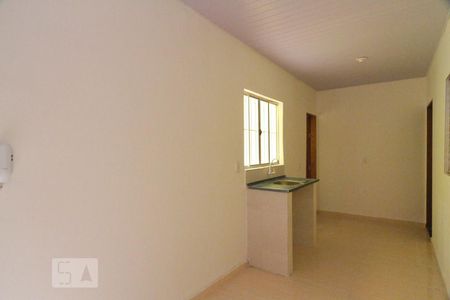 Sala/Cozinha de casa para alugar com 2 quartos, 55m² em Parque Peruche, São Paulo