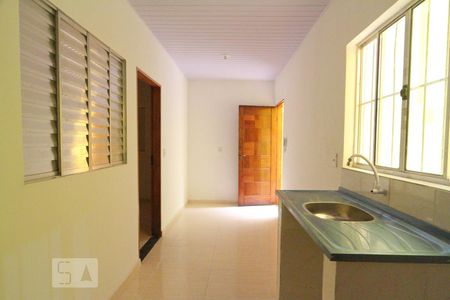 Sala/Cozinha de casa para alugar com 2 quartos, 55m² em Parque Peruche, São Paulo