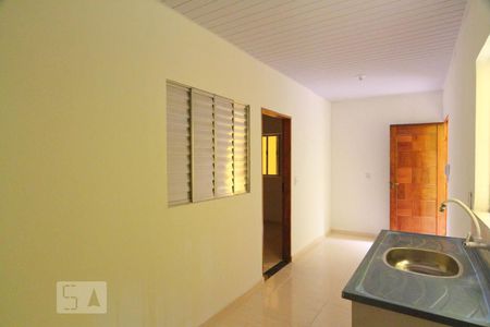 Sala/Cozinha de casa para alugar com 2 quartos, 55m² em Parque Peruche, São Paulo