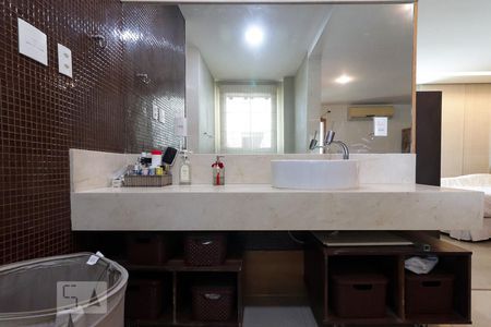 Apartamento à venda com 420m², 5 quartos e 3 vagasBanheiro da Suíte 4