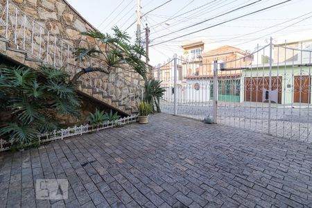 Casa à venda com 240m², 3 quartos e 5 vagas Casa à venda com 240m², 3 quartos e 5 vagasEntrada