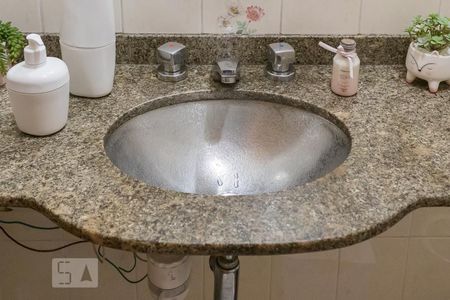 Casa à venda com 240m², 3 quartos e 5 vagas Casa à venda com 240m², 3 quartos e 5 vagasPia