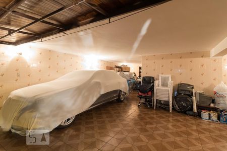 Casa à venda com 240m², 3 quartos e 5 vagas Casa à venda com 240m², 3 quartos e 5 vagasGaragem