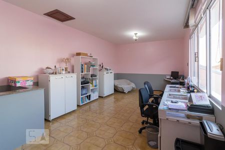 Casa à venda com 240m², 3 quartos e 5 vagas Casa à venda com 240m², 3 quartos e 5 vagasEscritório