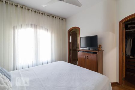 Casa à venda com 240m², 3 quartos e 5 vagas Casa à venda com 240m², 3 quartos e 5 vagasSuíte