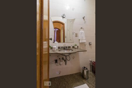 Casa à venda com 240m², 3 quartos e 5 vagas Casa à venda com 240m², 3 quartos e 5 vagasLavabo