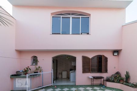Casa à venda com 240m², 3 quartos e 5 vagas Casa à venda com 240m², 3 quartos e 5 vagasQuintal