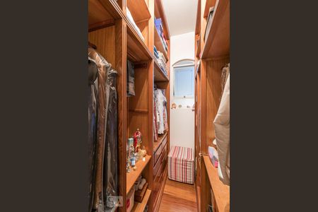 Casa à venda com 240m², 3 quartos e 5 vagas Casa à venda com 240m², 3 quartos e 5 vagasCloset