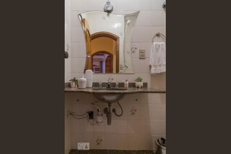 Casa à venda com 240m², 3 quartos e 5 vagas Casa à venda com 240m², 3 quartos e 5 vagasLavabo