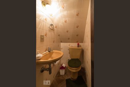 Casa à venda com 240m², 3 quartos e 5 vagas Casa à venda com 240m², 3 quartos e 5 vagasBanheiro de serviço 2