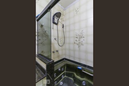 Casa à venda com 240m², 3 quartos e 5 vagas Casa à venda com 240m², 3 quartos e 5 vagasBanheiro da suíte