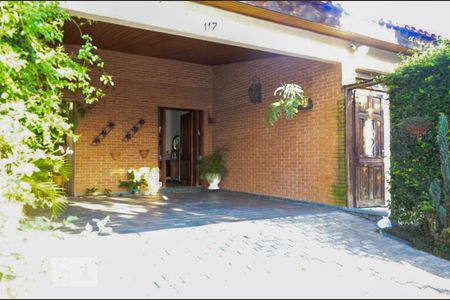 Casa à venda com 250m², 3 quartos e 4 vagas Casa à venda com 250m², 3 quartos e 4 vagasGaragem