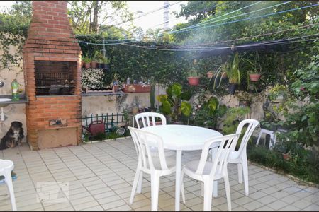 Casa à venda com 250m², 3 quartos e 4 vagas Casa à venda com 250m², 3 quartos e 4 vagasQuintal