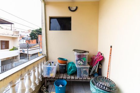 Casa à venda com 215m², 3 quartos e 2 vagas Casa à venda com 215m², 3 quartos e 2 vagasVaranda