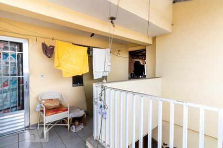 Casa à venda com 215m², 3 quartos e 2 vagas Casa à venda com 215m², 3 quartos e 2 vagasTerraço