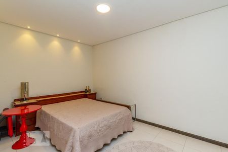 Suíte 1 de casa para alugar com 3 quartos, 400m² em Heliópolis, Belo Horizonte