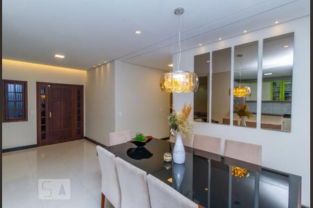 Sala de casa para alugar com 3 quartos, 400m² em Heliópolis, Belo Horizonte