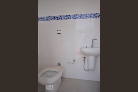 Casa à venda com 200m², 2 quartos e 2 vagas Casa à venda com 200m², 2 quartos e 2 vagasBanheiro Terraço