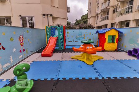 Apartamento à venda com 57m², 2 quartos e 1 vaga Apartamento à venda com 57m², 2 quartos e 1 vagaÁrea Comum