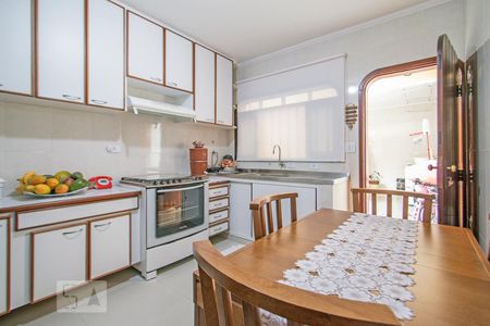 Casa à venda com 180m², 4 quartos e 2 vagas