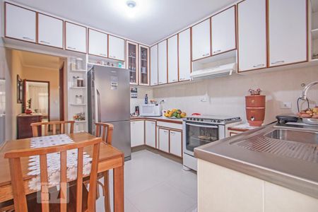 Casa à venda com 180m², 4 quartos e 2 vagas