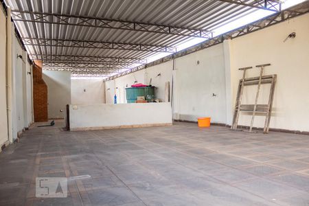 Casa à venda com 312m², 5 quartos e sem vaga Casa à venda com 312m², 5 quartos e sem vagaTerraço