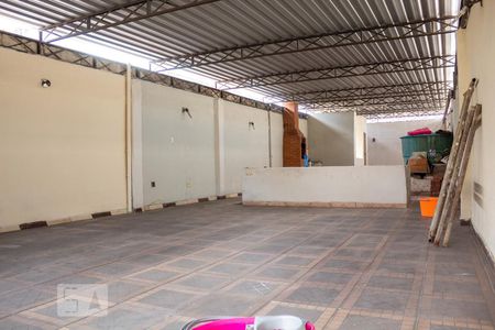 Casa à venda com 312m², 5 quartos e sem vaga Casa à venda com 312m², 5 quartos e sem vagaTerraço