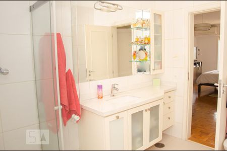 Apartamento à venda com 208m², 4 quartos e 2 vagas Apartamento à venda com 208m², 4 quartos e 2 vagasQuarto 1 - Banheiro