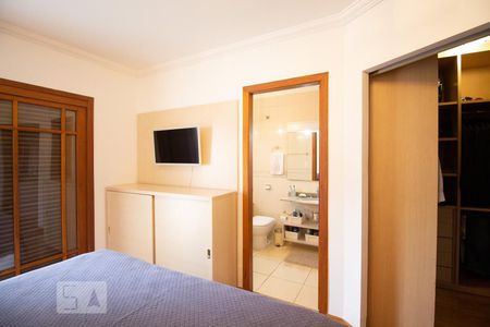 Casa à venda com 270m², 5 quartos e 4 vagas Casa à venda com 270m², 5 quartos e 4 vagasQuarto 3