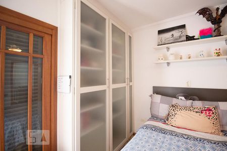 Casa à venda com 270m², 5 quartos e 4 vagas Casa à venda com 270m², 5 quartos e 4 vagasQuarto