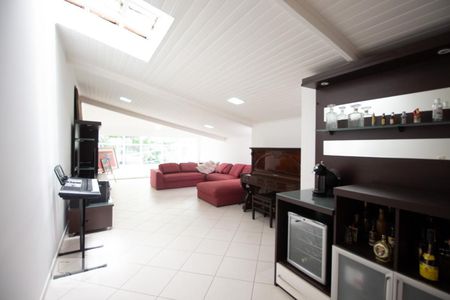 Casa à venda com 270m², 5 quartos e 4 vagas Casa à venda com 270m², 5 quartos e 4 vagasQuarto 4