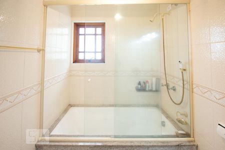 Casa à venda com 270m², 5 quartos e 4 vagas Casa à venda com 270m², 5 quartos e 4 vagasBanheiro 3