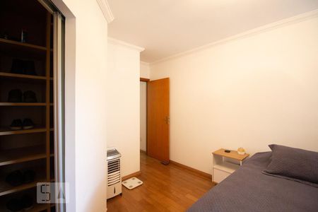 Casa à venda com 270m², 5 quartos e 4 vagas Casa à venda com 270m², 5 quartos e 4 vagasQuarto 3