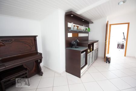 Casa à venda com 270m², 5 quartos e 4 vagas Casa à venda com 270m², 5 quartos e 4 vagasSalão de Festas