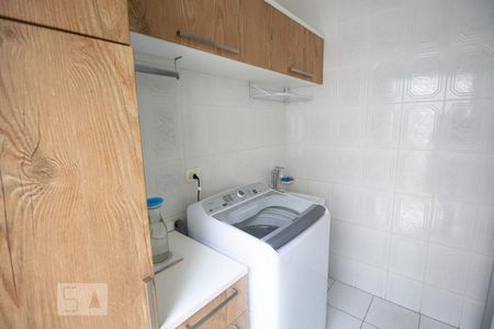 Casa à venda com 270m², 5 quartos e 4 vagas Casa à venda com 270m², 5 quartos e 4 vagasLavanderia