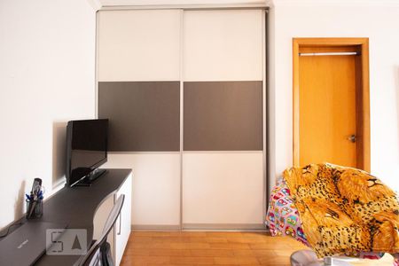 Casa à venda com 270m², 5 quartos e 4 vagas Casa à venda com 270m², 5 quartos e 4 vagasQuarto