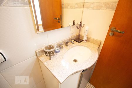 Casa à venda com 270m², 5 quartos e 4 vagas Casa à venda com 270m², 5 quartos e 4 vagasBanheiro 2