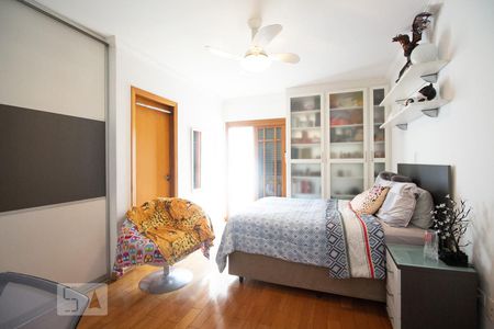 Casa à venda com 270m², 5 quartos e 4 vagas Casa à venda com 270m², 5 quartos e 4 vagasQuarto