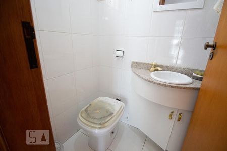 Casa à venda com 270m², 5 quartos e 4 vagas Casa à venda com 270m², 5 quartos e 4 vagasLavabo