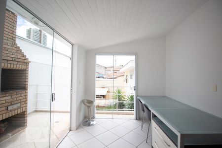 Casa à venda com 270m², 5 quartos e 4 vagas Casa à venda com 270m², 5 quartos e 4 vagasQuarto 4