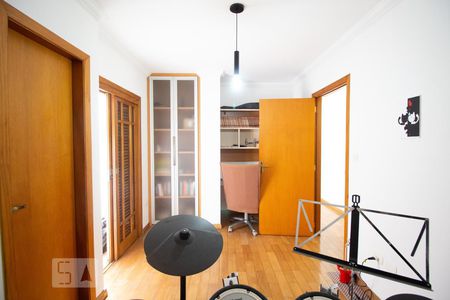 Casa à venda com 270m², 5 quartos e 4 vagas Casa à venda com 270m², 5 quartos e 4 vagasQuarto 2