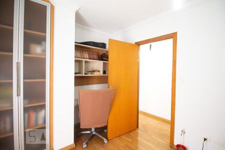 Casa à venda com 270m², 5 quartos e 4 vagas Casa à venda com 270m², 5 quartos e 4 vagasQuarto 2