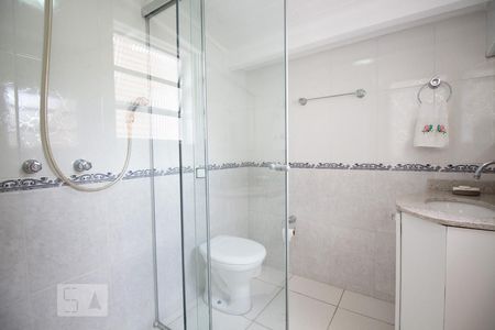 Casa à venda com 270m², 5 quartos e 4 vagas Casa à venda com 270m², 5 quartos e 4 vagasBanheiro 4