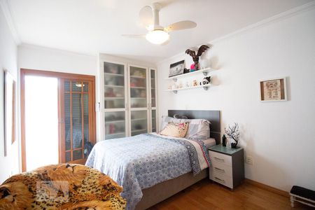 Casa à venda com 270m², 5 quartos e 4 vagas Casa à venda com 270m², 5 quartos e 4 vagasQuarto