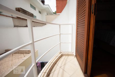 Casa à venda com 270m², 5 quartos e 4 vagas Casa à venda com 270m², 5 quartos e 4 vagasVaranda