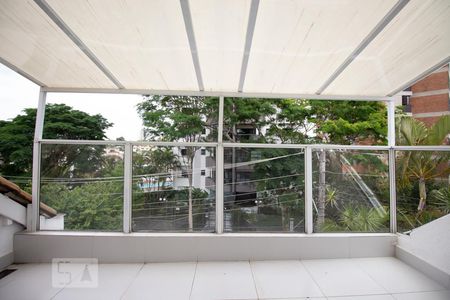 Casa à venda com 270m², 5 quartos e 4 vagas Casa à venda com 270m², 5 quartos e 4 vagasVaranda terraço