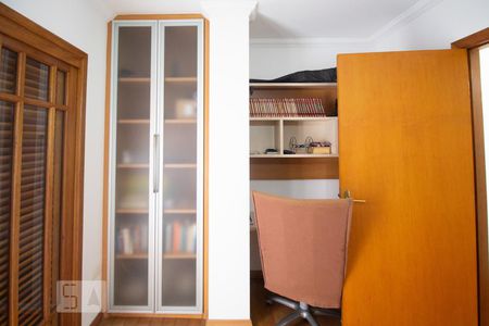 Casa à venda com 270m², 5 quartos e 4 vagas Casa à venda com 270m², 5 quartos e 4 vagasQuarto 2