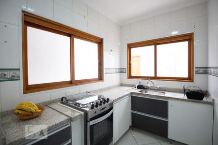 Casa à venda com 270m², 5 quartos e 4 vagas Casa à venda com 270m², 5 quartos e 4 vagasCozinha