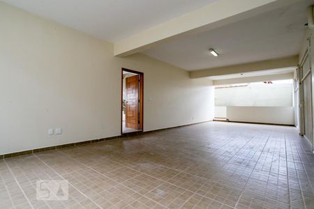 Casa à venda com 230m², 3 quartos e 8 vagas Casa à venda com 230m², 3 quartos e 8 vagasGaragem (Parte Superior)