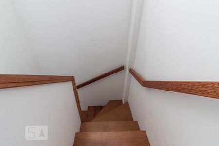 Casa à venda com 78m², 2 quartos e 1 vagaEscada